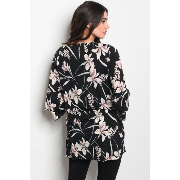 🆕Black floral kimono - Picture 3 of 4